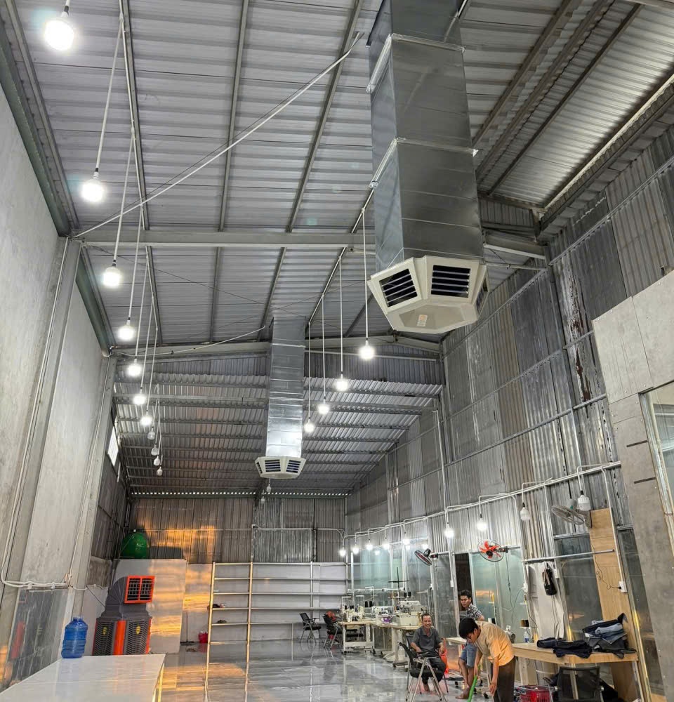 Lắp đặt máy làm mát công nghiệp xưởng may