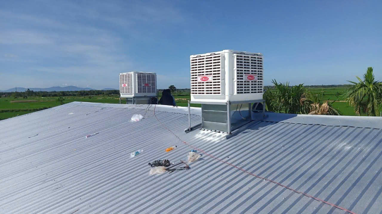 lắp đặt máy làm mát xưởng may
